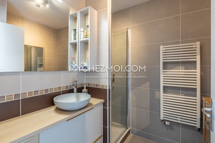 Salle d'eau chambre 3 niveau 2